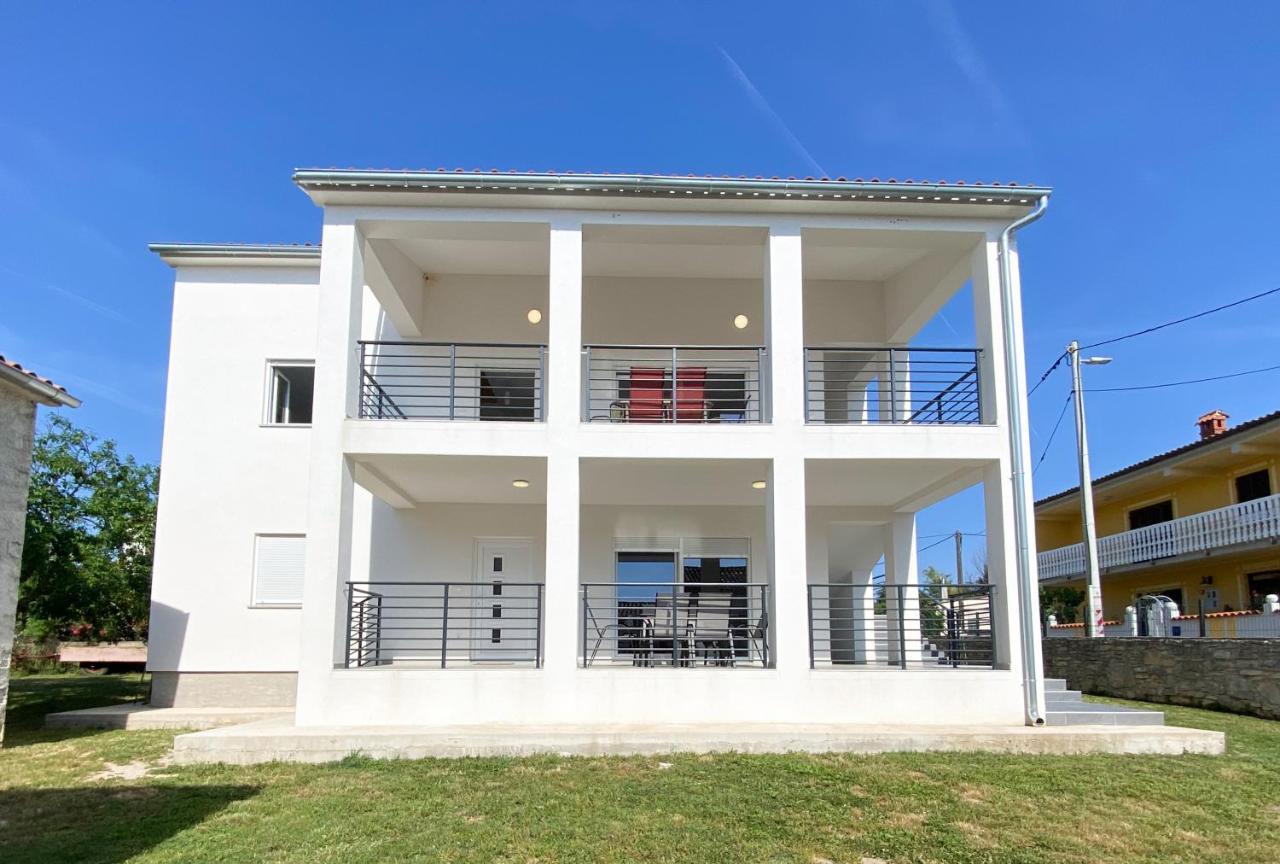Alexandria Apartment *